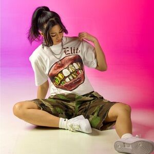 Graphic T-shirt. 100% heavy cotton.